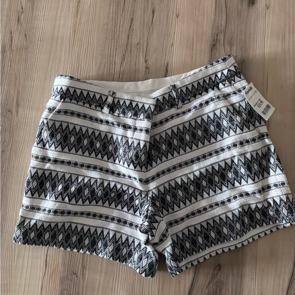 Artisan Ny Black and White Zigzag Women Shorts